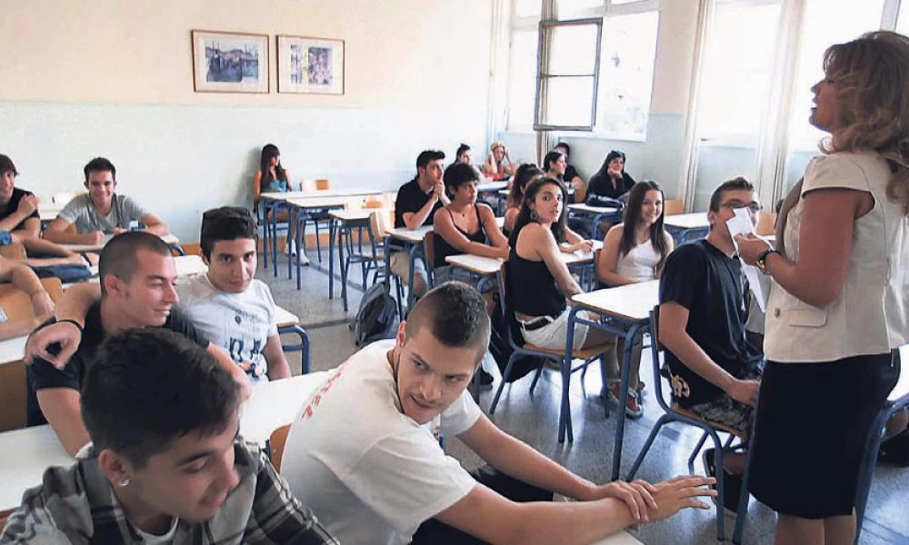 Τέλος η διαγωγή από τους τίτλους σπουδών